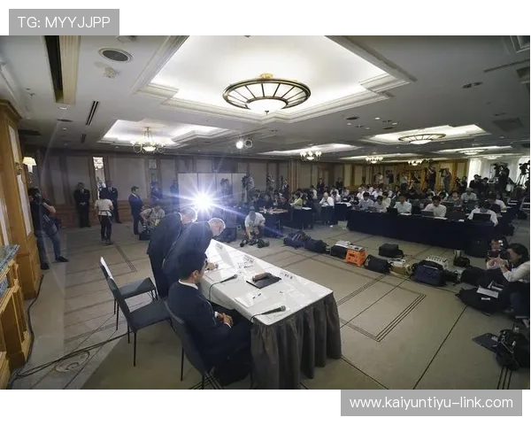 开云前瞻LIV南非站德尚博2杆领跑力矩队碾压团战